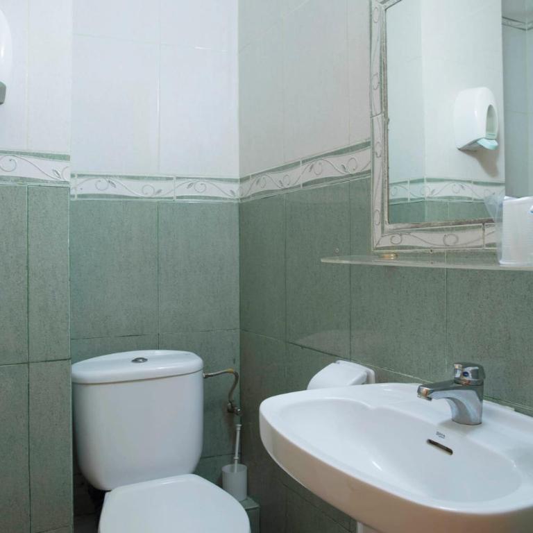 Hostal Alhambra Tarragona - Habitación Individual con bañera - 6