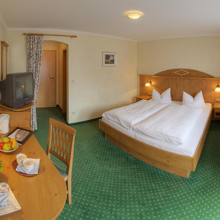 Gasthof-Metzgerei Hirschbichler - Chiemgau Karte - Doppelzimmer mit Balkon - 2