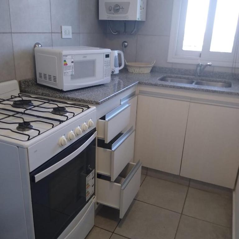 Dpto Panorámico con cochera Polo gastronómico Güemes - Nueva Córdoba Excelente Acceso -Seguridad 24 hs Terraza y asadores!! Sin gastos adicionales - Apartamento de 1 dormitorio - 17