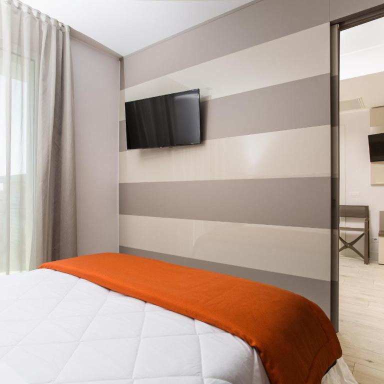 Hotel Savini - Camera Familiare con Vista Mare Laterale - 3