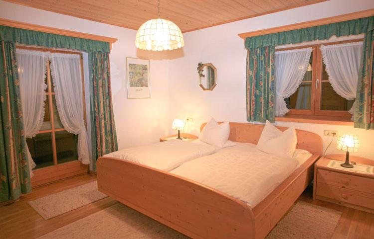 Gästehaus Gschwendtner - Chiemgau Karte - Apartment mit Terrasse - 1