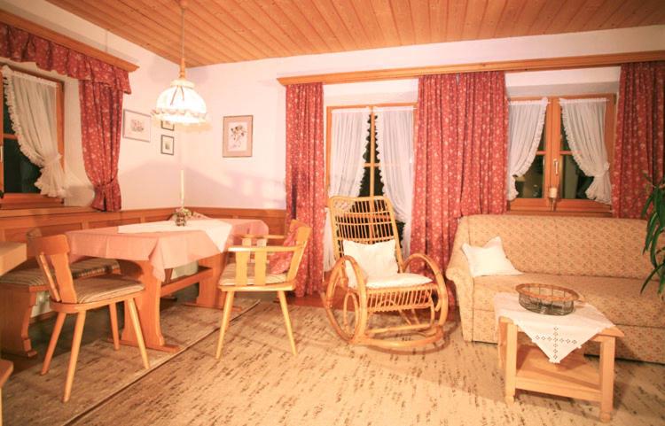 Gästehaus Gschwendtner - Chiemgau Karte - Apartment mit Terrasse - 4