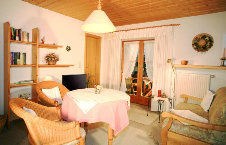 Gästehaus Gschwendtner - Chiemgau Karte - Apartment mit Balkon - 1