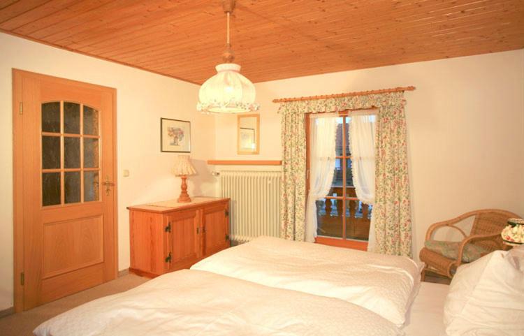 Gästehaus Gschwendtner - Chiemgau Karte - Apartment mit Balkon - 2