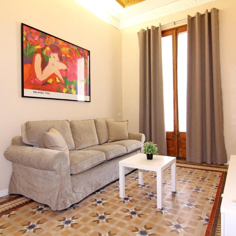GIRONA - Modernist apartments next to Paseo de Gracia - Apartamento con balcón - 1
