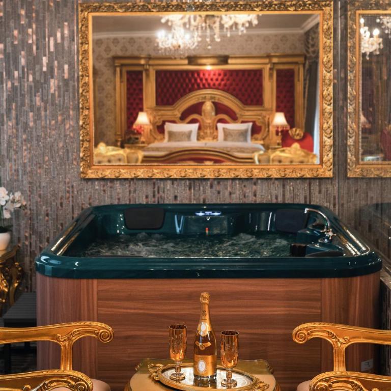 Prezident Palace Belgrade - Adults Only - King Louis XVI King Suite - VIP Floor (VIP Spa Access) - 1