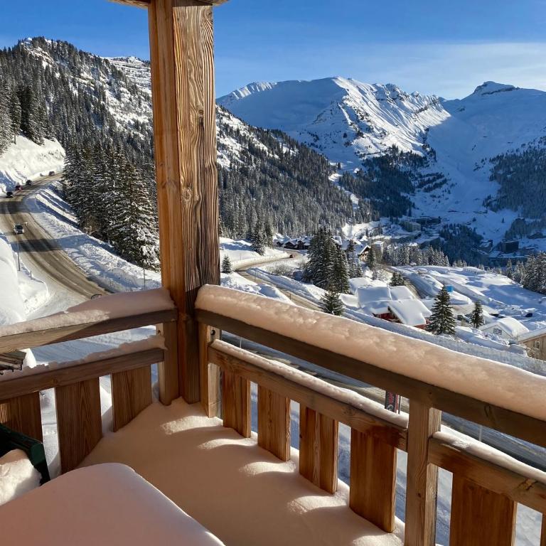 Vue panoramique sur les montagnes plein Sud - T2 Skis aux pieds, Piscine & Spa - Appartement 1 Chambre - 18