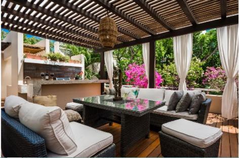 Amazing Hacienda for 14 guests! Steps to the beach! - Villa - 24