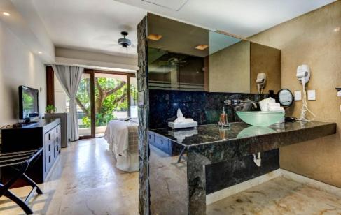 Amazing Hacienda for 14 guests! Steps to the beach! - Villa - 32