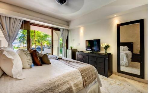 Amazing Hacienda for 14 guests! Steps to the beach! - Villa - 35