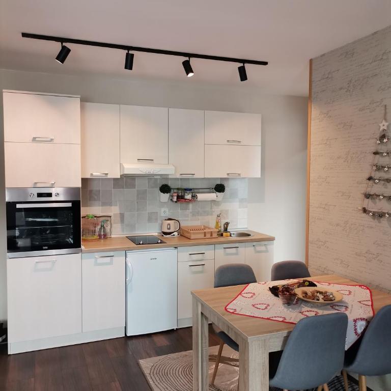 Sunčani Breg apartman 10 - One-Bedroom Apartment - 10