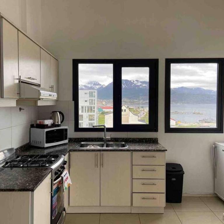 Entire apartment in the center, top floor with view of the beagle - Two-Bedroom Apartment - 11