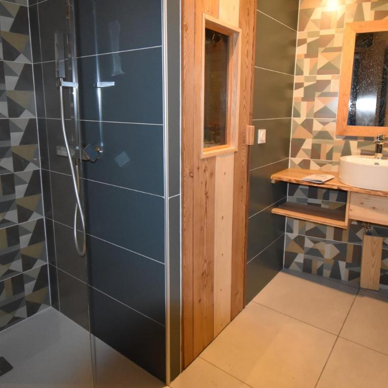 VAUJANYLOCATIONS - Marguerite - Appartement Supérieur avec Sauna - 9