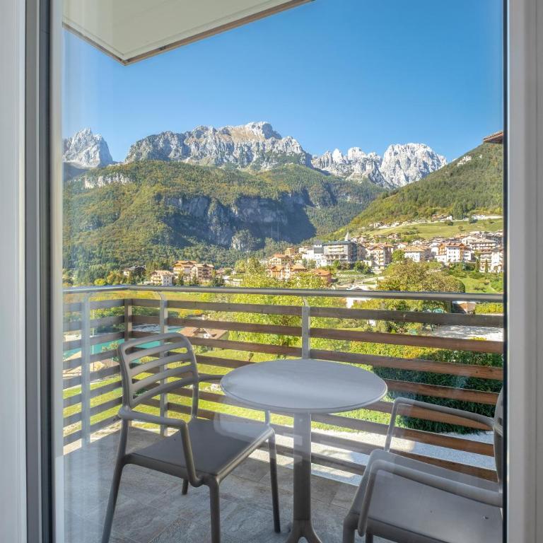 Hotel Fontanella - Camera Matrimoniale con Vista Lago Parziale - 1