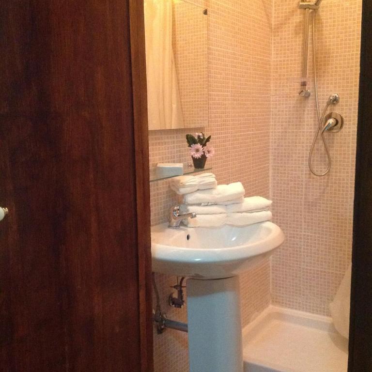 B&B Amelia - Camera Matrimoniale con Bagno Privato - 2
