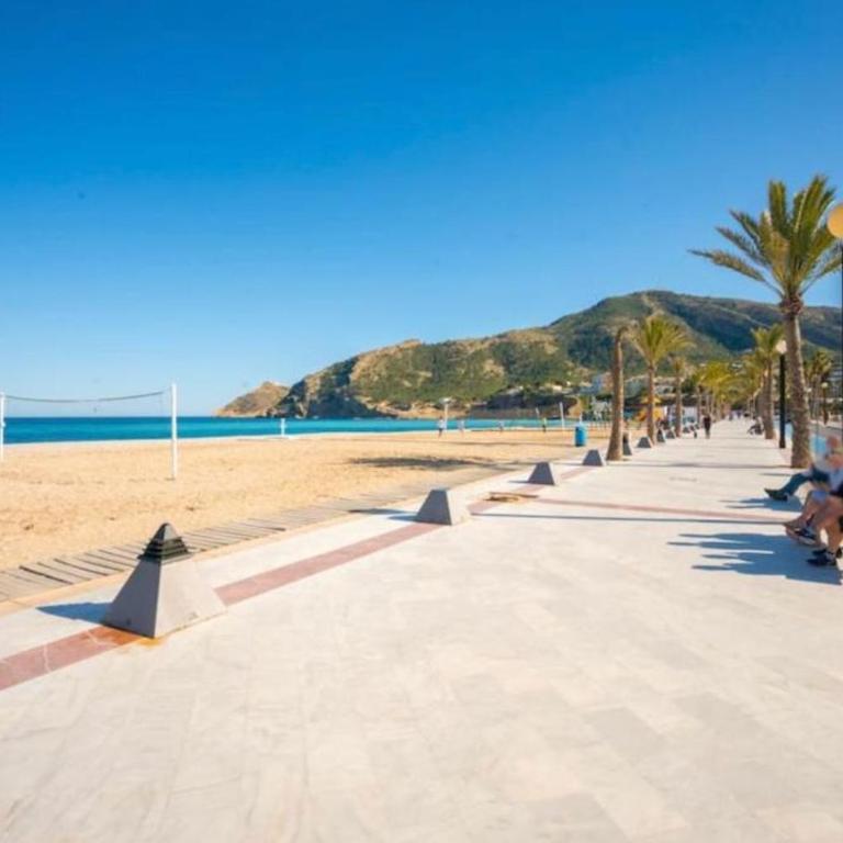Bright Sunny Albir Beach Apartment - Two-Bedroom Apartment - 36