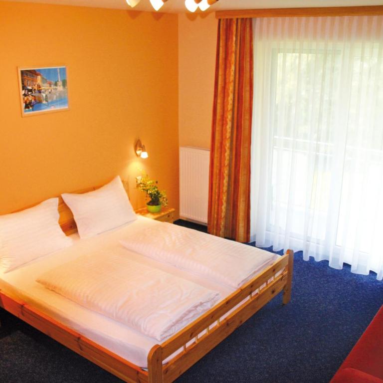 Gasthof Zum Lindenhof - Doppelzimmer mit Balkon - 10