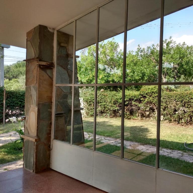 Excelente y amplio Chalet Capacidad 2 a 6 personas, La mejor ubicación de la Falda, Barrio Residencial Villa Edén, A tan solo 3 cuadras del hotel Edén y a pasos del centro de dicha localidad - Cámaras de seguridad 24hs - unidad Monitoreada - Four-Bedroom House - 28