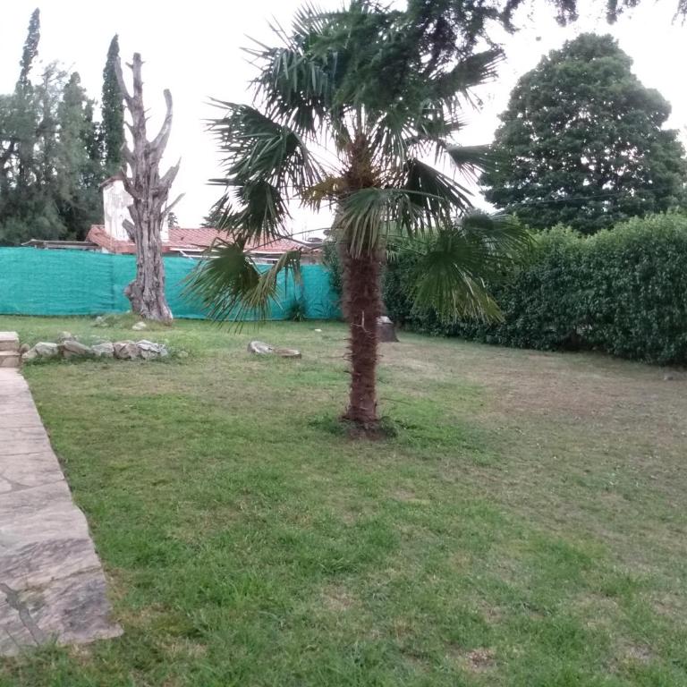 Excelente y amplio Chalet Capacidad 2 a 6 personas, La mejor ubicación de la Falda, Barrio Residencial Villa Edén, A tan solo 3 cuadras del hotel Edén y a pasos del centro de dicha localidad - Cámaras de seguridad 24hs - unidad Monitoreada - Four-Bedroom House - 30