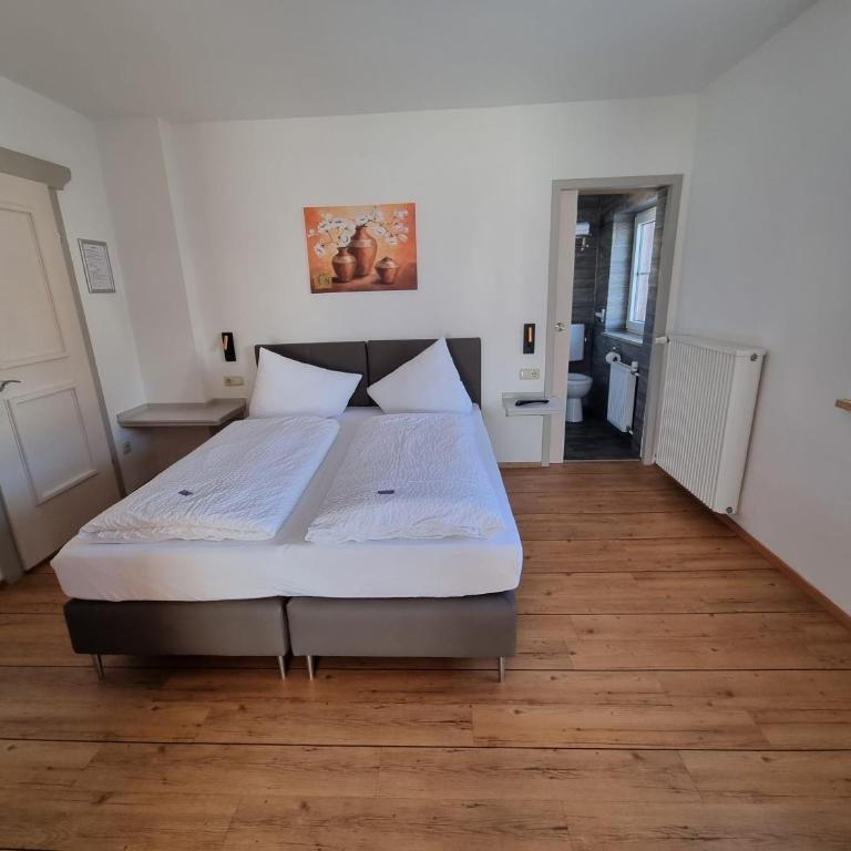 Ferienwohnungen am Buchbrunnen - Apartment 1 - 14