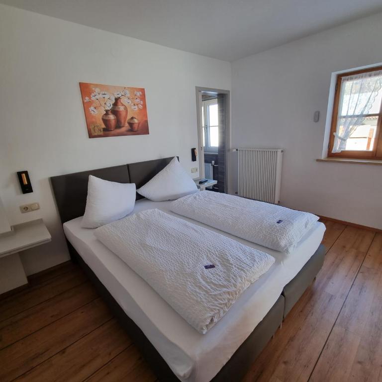Ferienwohnungen am Buchbrunnen - Apartment 1 - 13