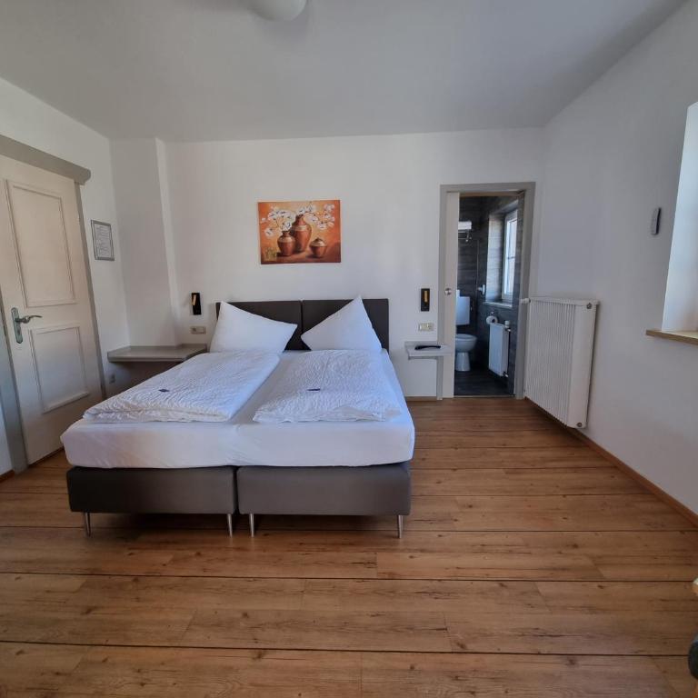 Ferienwohnungen am Buchbrunnen - Apartment 1 - 11