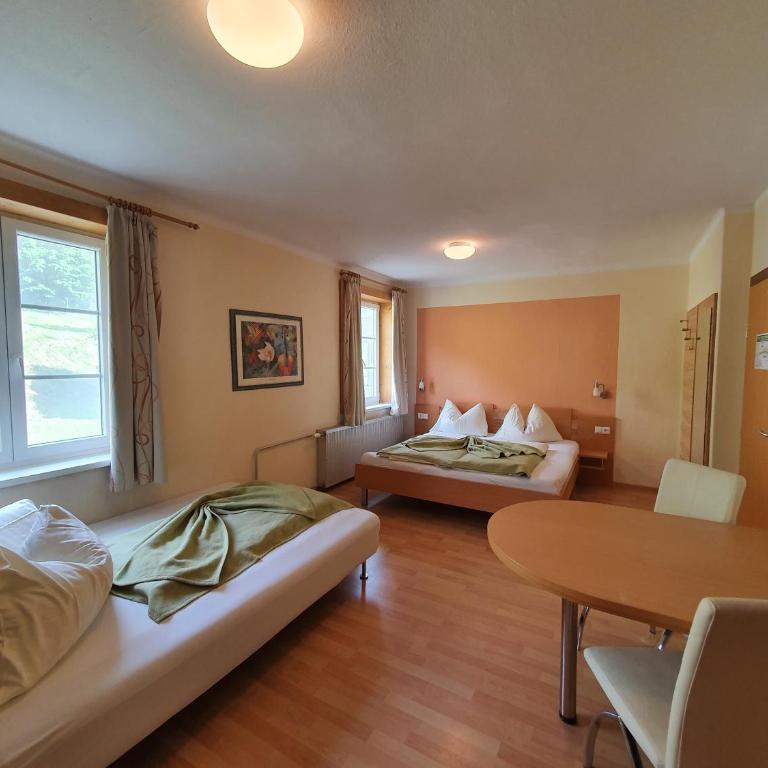 Gasthof Zur Post - Dreibettzimmer - 2