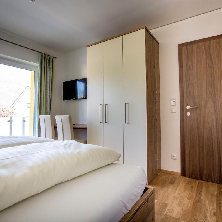 Gasthof Zur Post - Doppelzimmer mit Balkon und Seeblick - 5