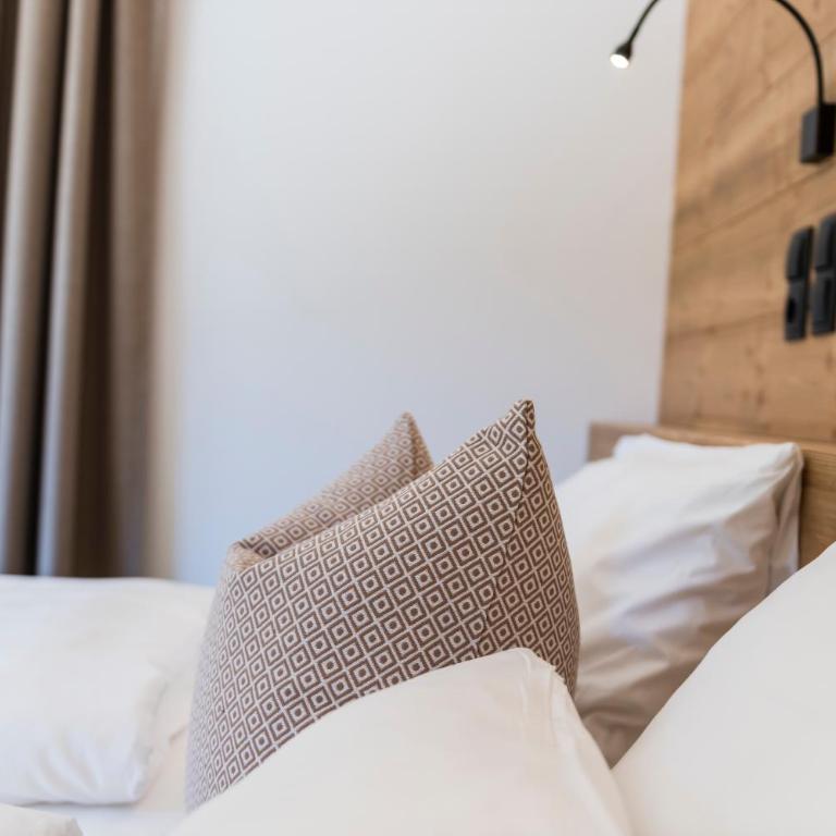 Hotel Weisses Rössl - Cavallino Bianco - Adults Only - Camera Matrimoniale Comfort - 9