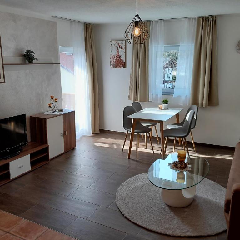 Appartements Schusser - Apartment mit 1 Schlafzimmer (2 Erwachsene + 1 Kind) - 2