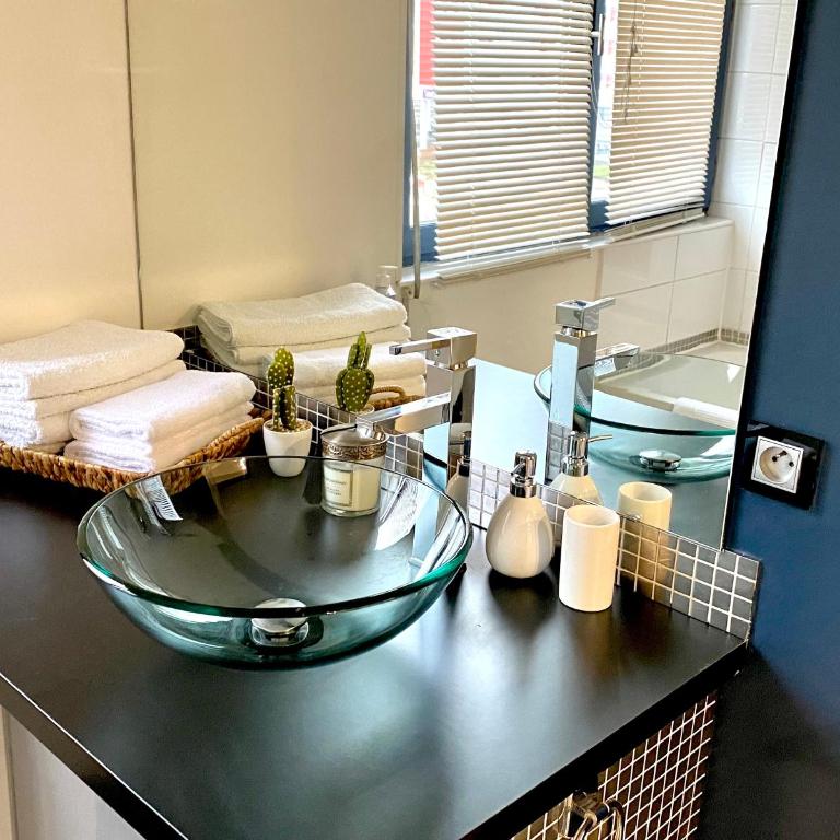 LE CARDINAL, appartement avec parking privé, gare, centre ville, - Appartement 1 Chambre - 5