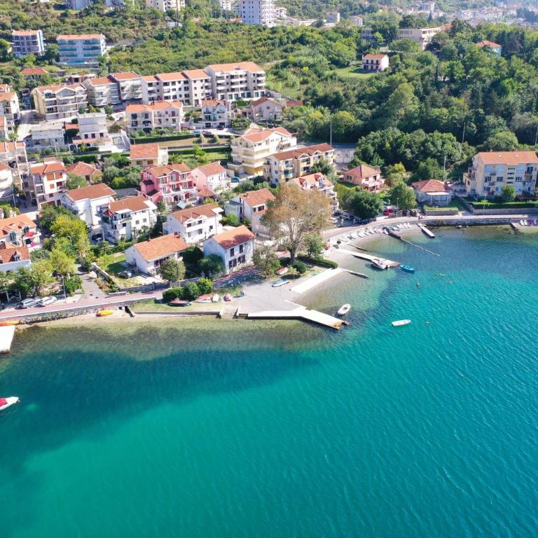 Stone house Dobrota,FREE PRIVATE PARKING - Three-Bedroom House - 9