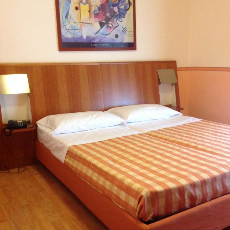 Hotel Romeo - Camera Matrimoniale/Doppia con Letti Singoli - 2