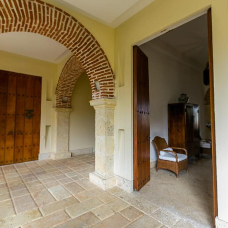 Lujoso apartamento, piscina con vista al mar - Three-Bedroom Apartment - 5