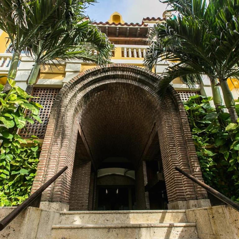 Lujoso apartamento, piscina con vista al mar - Three-Bedroom Apartment - 2