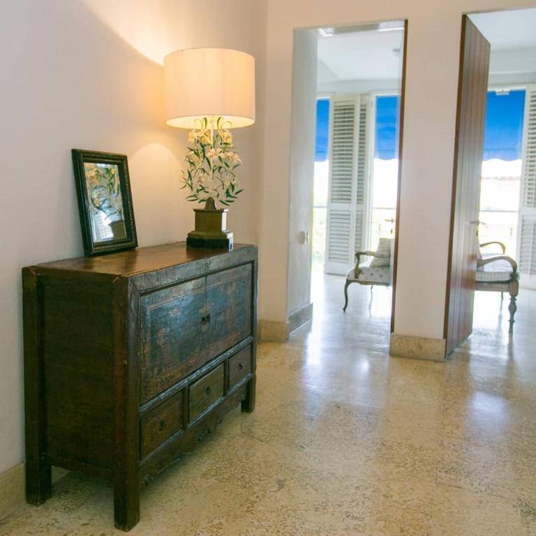 Lujoso apartamento, piscina con vista al mar - Three-Bedroom Apartment - 15