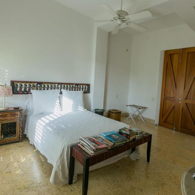 Lujoso apartamento, piscina con vista al mar - Three-Bedroom Apartment - 17