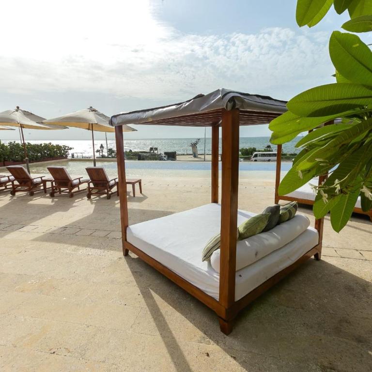 Lujoso apartamento, piscina con vista al mar - Three-Bedroom Apartment - 29