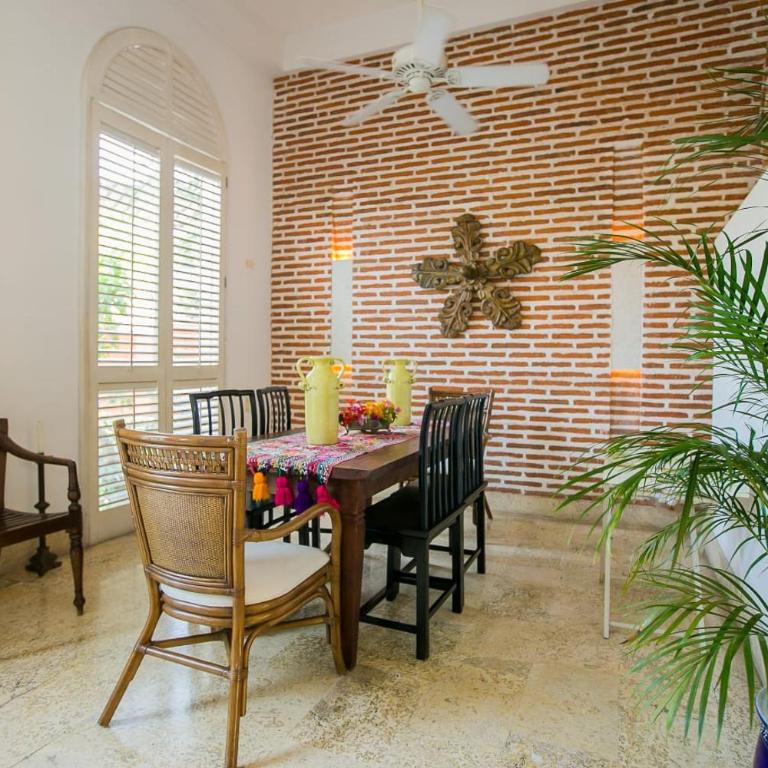 Lujoso apartamento, piscina con vista al mar - Three-Bedroom Apartment - 10