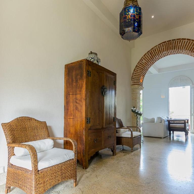 Lujoso apartamento, piscina con vista al mar - Three-Bedroom Apartment - 7