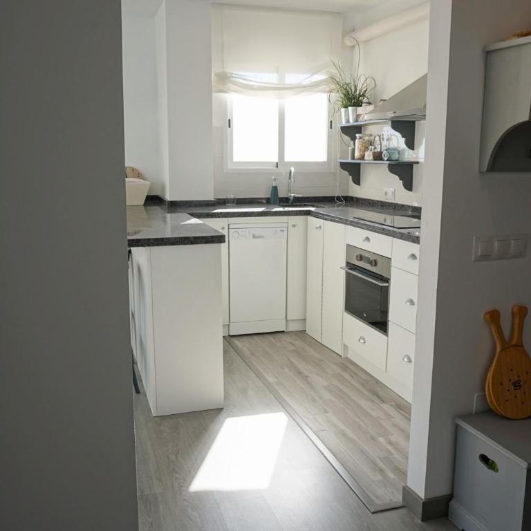WintowinRentals Amazing Apartment with Sea view - Two-Bedroom Apartment - 24