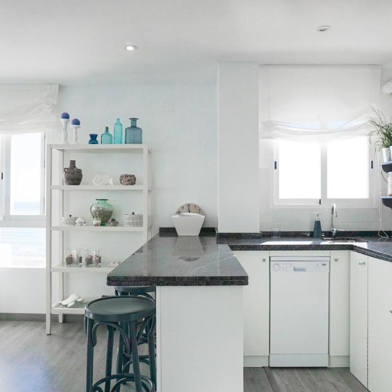WintowinRentals Amazing Apartment with Sea view - Two-Bedroom Apartment - 20