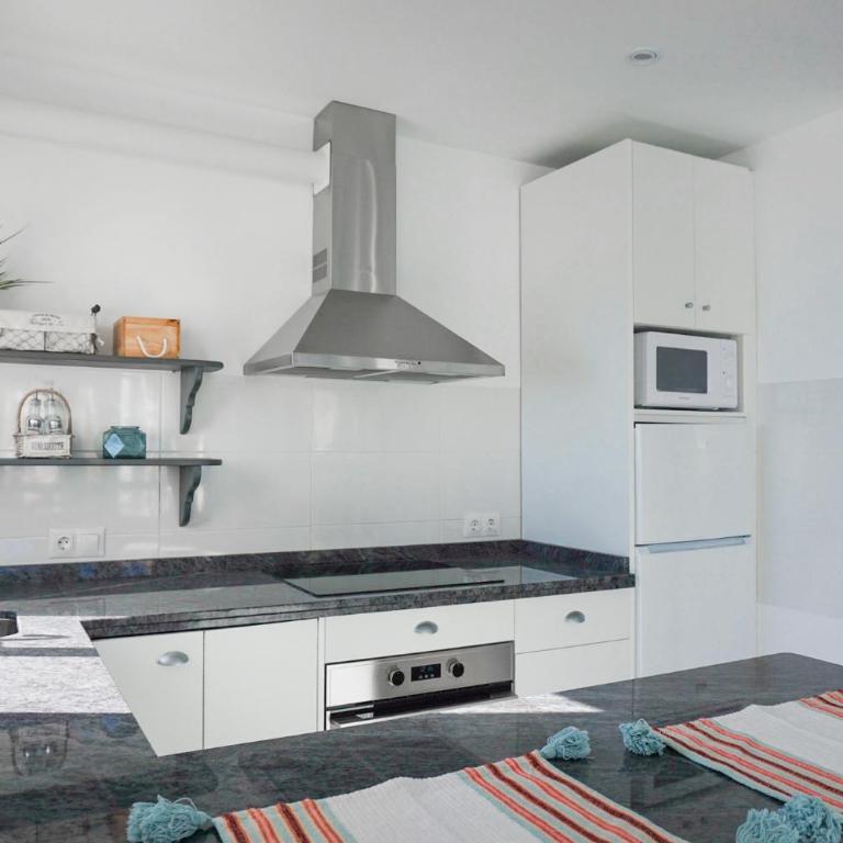 WintowinRentals Amazing Apartment with Sea view - Two-Bedroom Apartment - 22