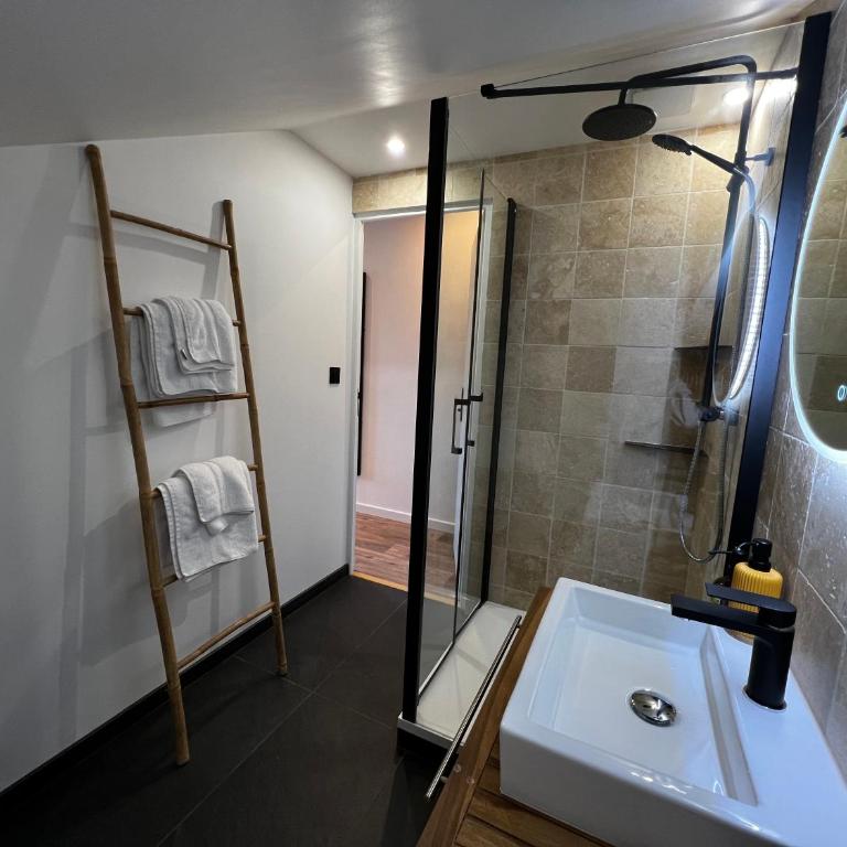 Hôtel les Chaumettes - Chambre Supérieure Lit Queen-Size - 6