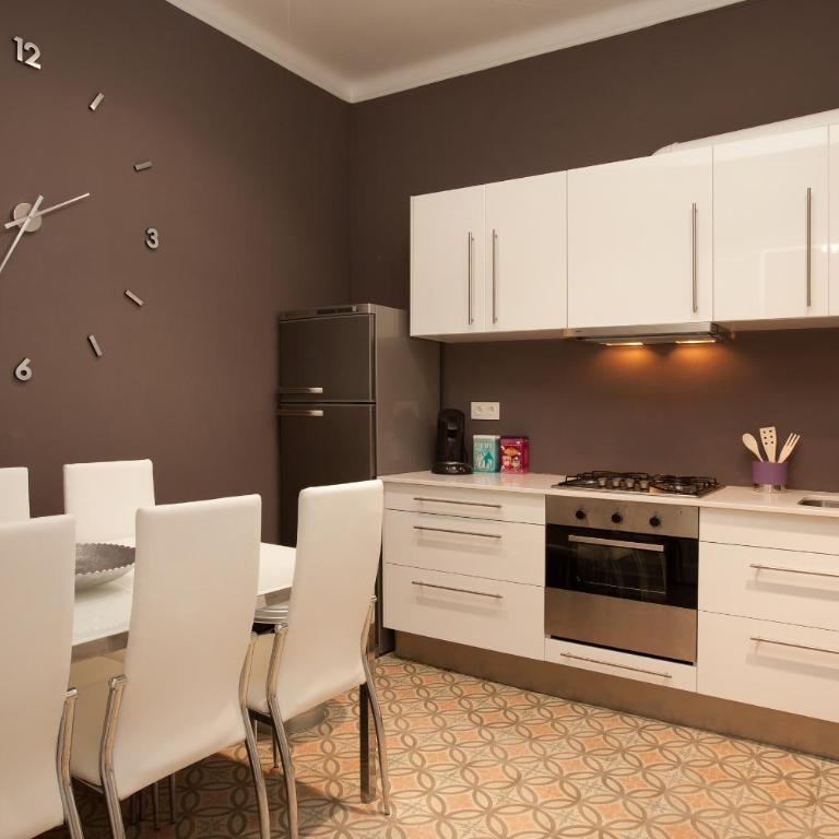 Enjoy Apartments Sofia - Three-Bedroom Apartment with Balcony - 10