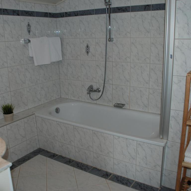 Landhaus Brieger - Apartment mit 1 Schlafzimmer und Balkon - 4