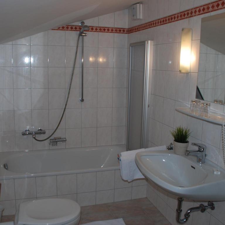 Landhaus Brieger - Doppelzimmer mit Balkon - 7