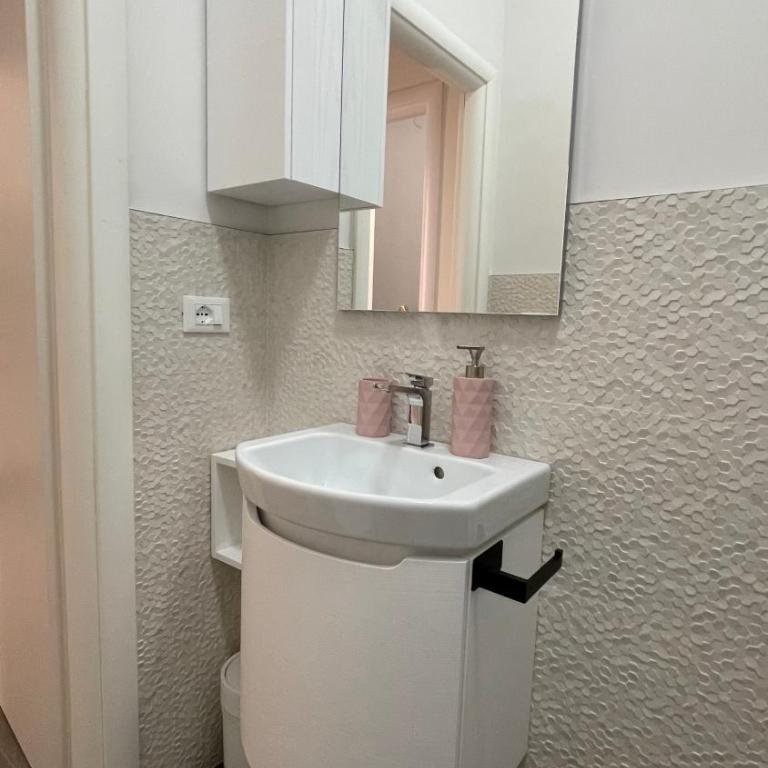 GUEST HOUSE KINGA CAVOUR - Appartamento con 2 Camere da Letto - 13