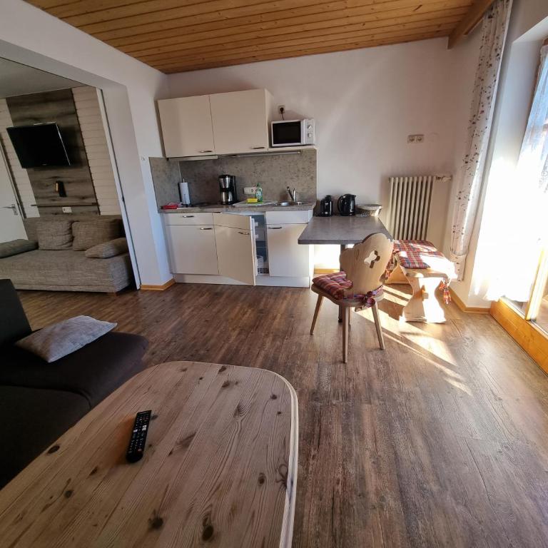 Ferienwohnungen am Buchbrunnen - Apartment 4 - 8