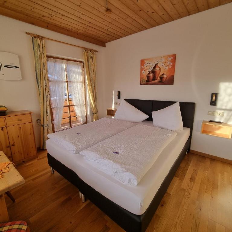 Ferienwohnungen am Buchbrunnen - Studio Apartment 7 - 11